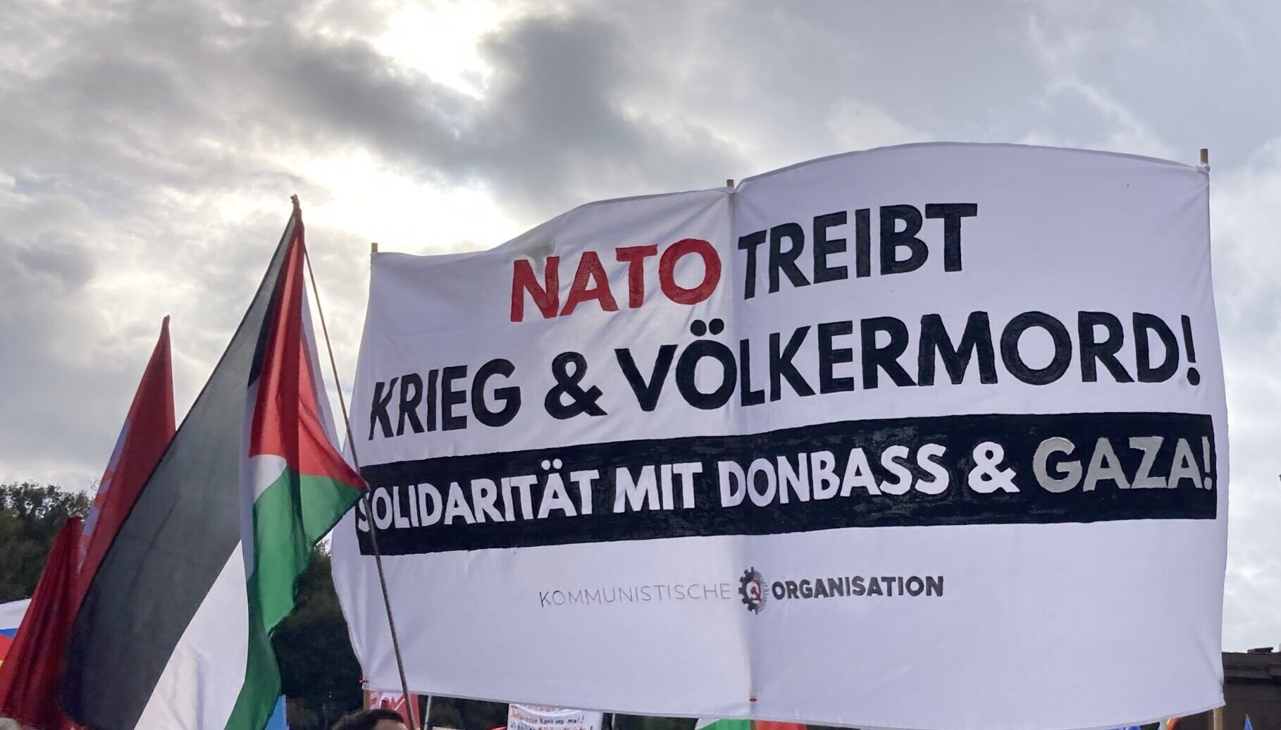 Teilnehmer und Bühne getrennt – Friedensdemonstration in Berlin