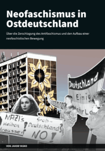 "Rostock-Lichtenhagen Sonnenblumenhaus“ von mc 005 bei Wikimedia Commons „Bei einer Montagsdemonstration posieren Neonazis vor Journalisten“ von Merit Scham-bach bei Wikimedia Commons „Leipzig Montagsdemonstration“ von Friedrich Gahlbeck bei Wikimedia Commons