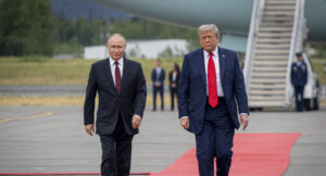 US-Präsident Trump empfängt den russischen Präsidenten Putin zu Verhandlungen in Alaska, 15. August 2025. | Via wikimedia commons, Urheber: Benjamin Applebaum